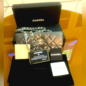 Authentic chanel  wallet with  chain for crossbody, Patent leather